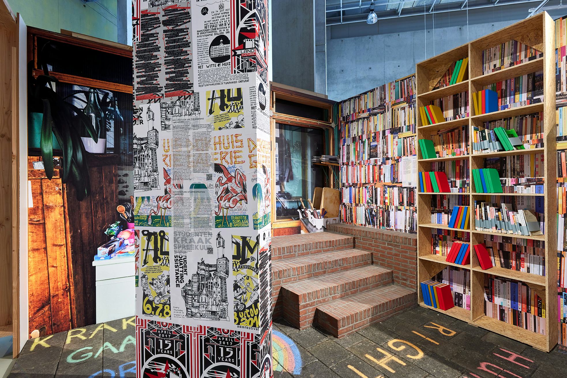 Toe-eigening als collectief verzet (ontwerp: Farida Sedoc) in 'Het ontwerp van het sociale'. 100 jaar eigenzinnig samenleven in Nederland bij Het Nieuwe Instituut in Rotterdam. Beeld Aad Hoogendoorn.