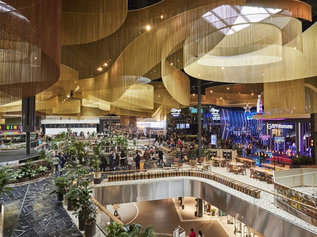 Westfield Mall of the Netherlands Dining Plaza door MVSA Architects. Beeld Jon Ilsraeli ©