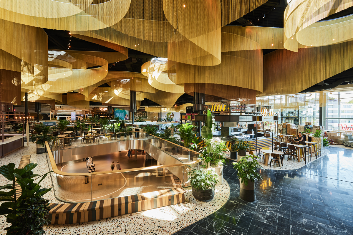 Westfield Mall of the Netherlands Dining Plaza door MVSA Architects. Beeld Jon Ilsraeli ©
