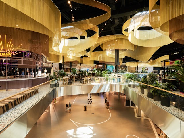 Westfield Mall of the Netherlands Dining Plaza door MVSA Architects. Beeld Jon Ilsraeli ©