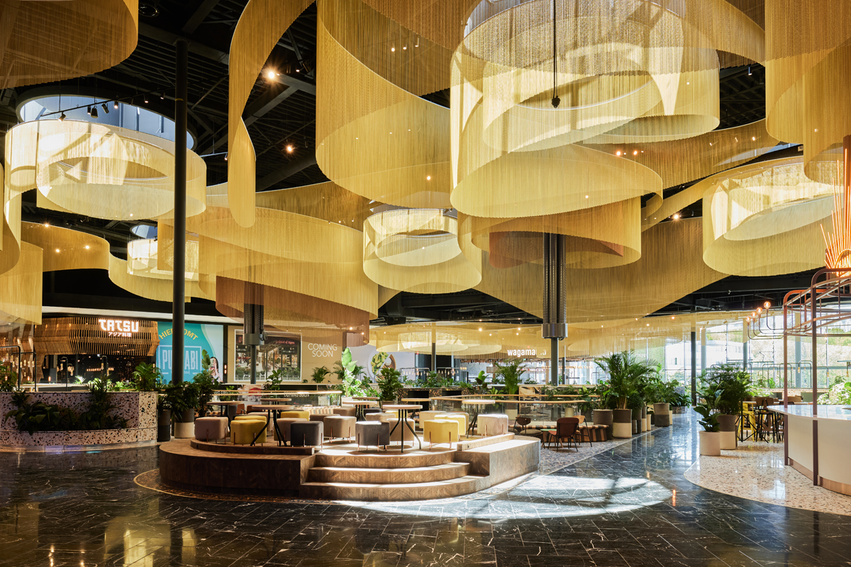 Westfield Mall of the Netherlands Dining Plaza door MVSA Architects. Beeld Jon Ilsraeli ©