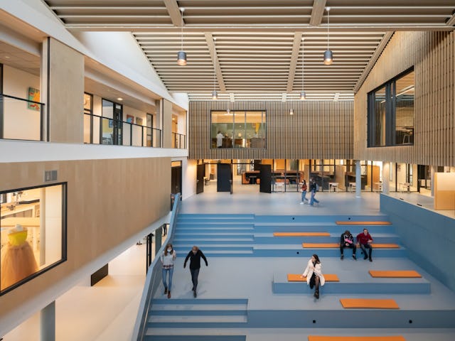 Interieur Christelijk Lyceum Veenendaal door NOAHH. Beeld Katja Effting