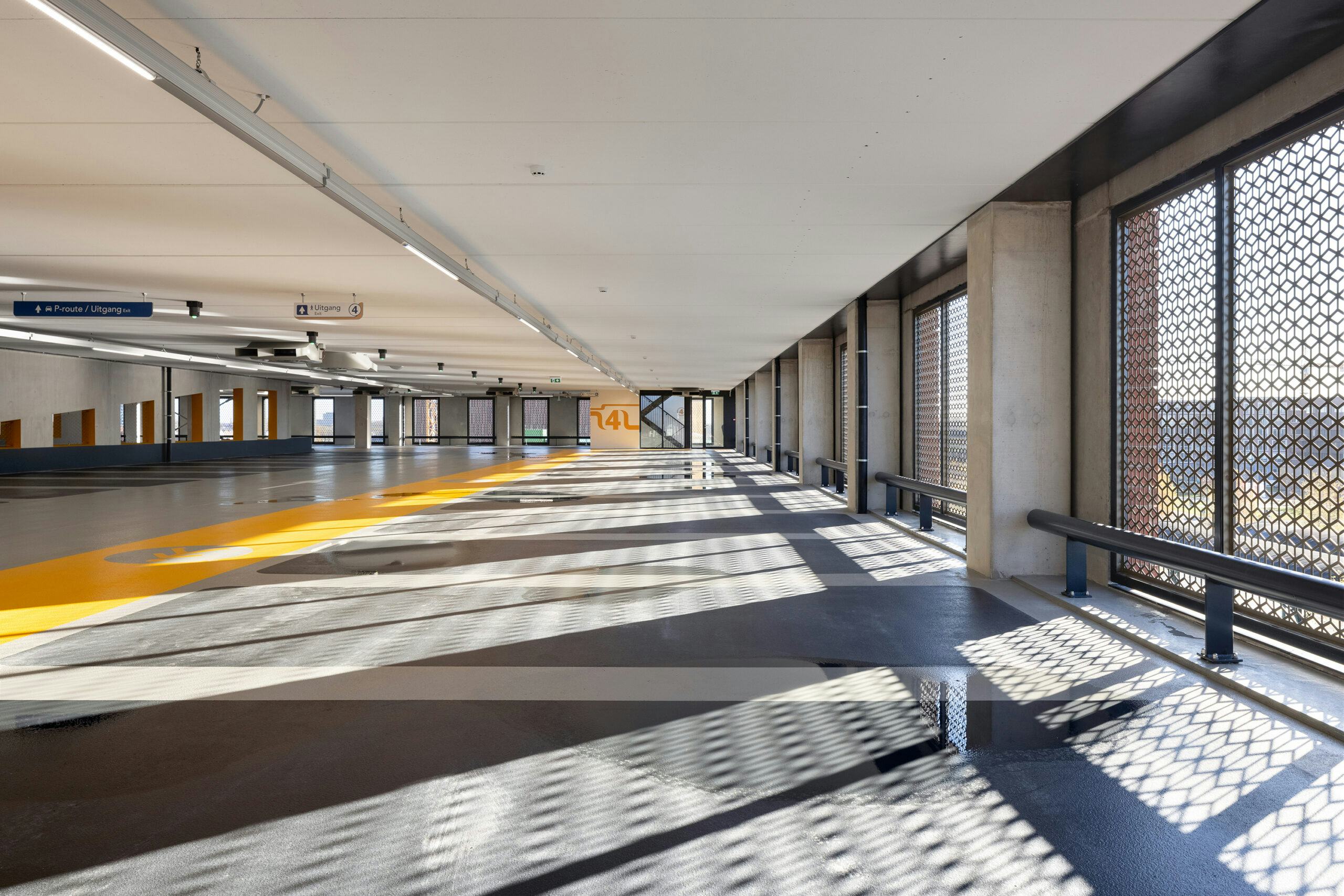 Parkeergebouw Berlijnplein door Zecc Architecten. Beeld Stijn Poelstra