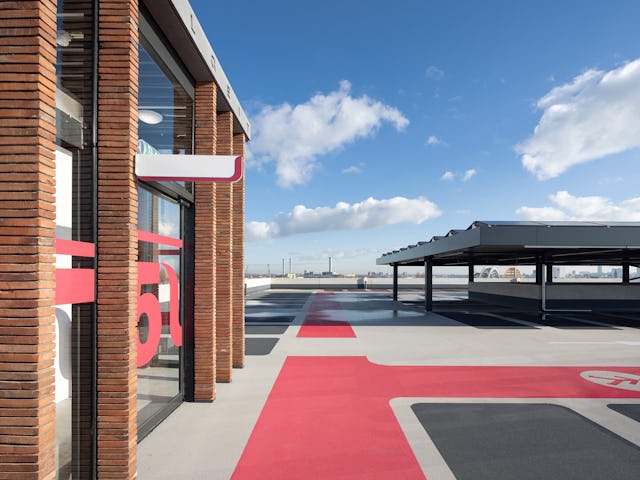 Parkeergebouw Berlijnplein door Zecc Architecten. Beeld Stijn Poelstra