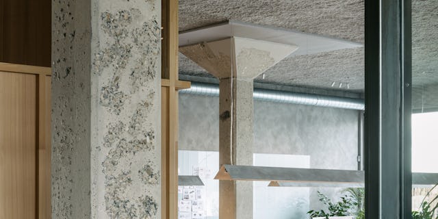 Bestaande kolommen door PUUR interieurarchitecten. Beeld Stijn Bollaert