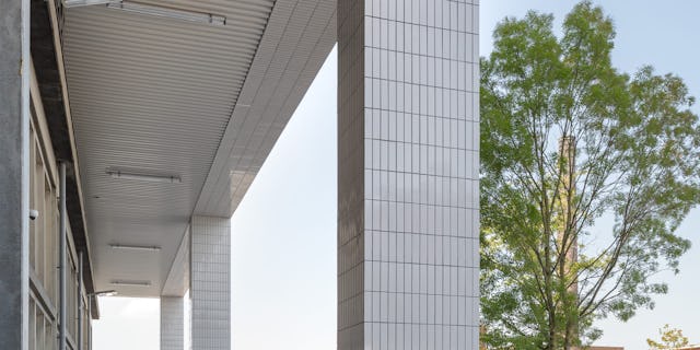 'Het gebouw en het plein grijpen als het ware in elkaar' Beeld Peter Tijhuis