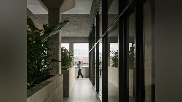 Stalen volume door PUUR interieurarchitecten. Beeld Stijn Bollaert