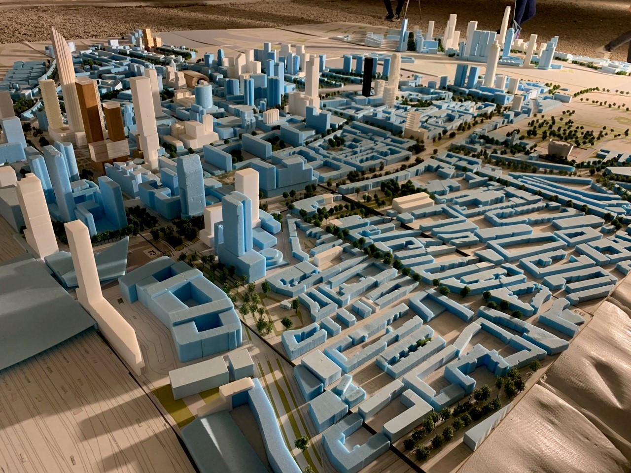 Maquette van Rotterdam met allerlei plannen voor de stad. Tentoongesteld tijdens de Rotterdam Architectuur Maand afgelopen juni. Beeld Merel Pit