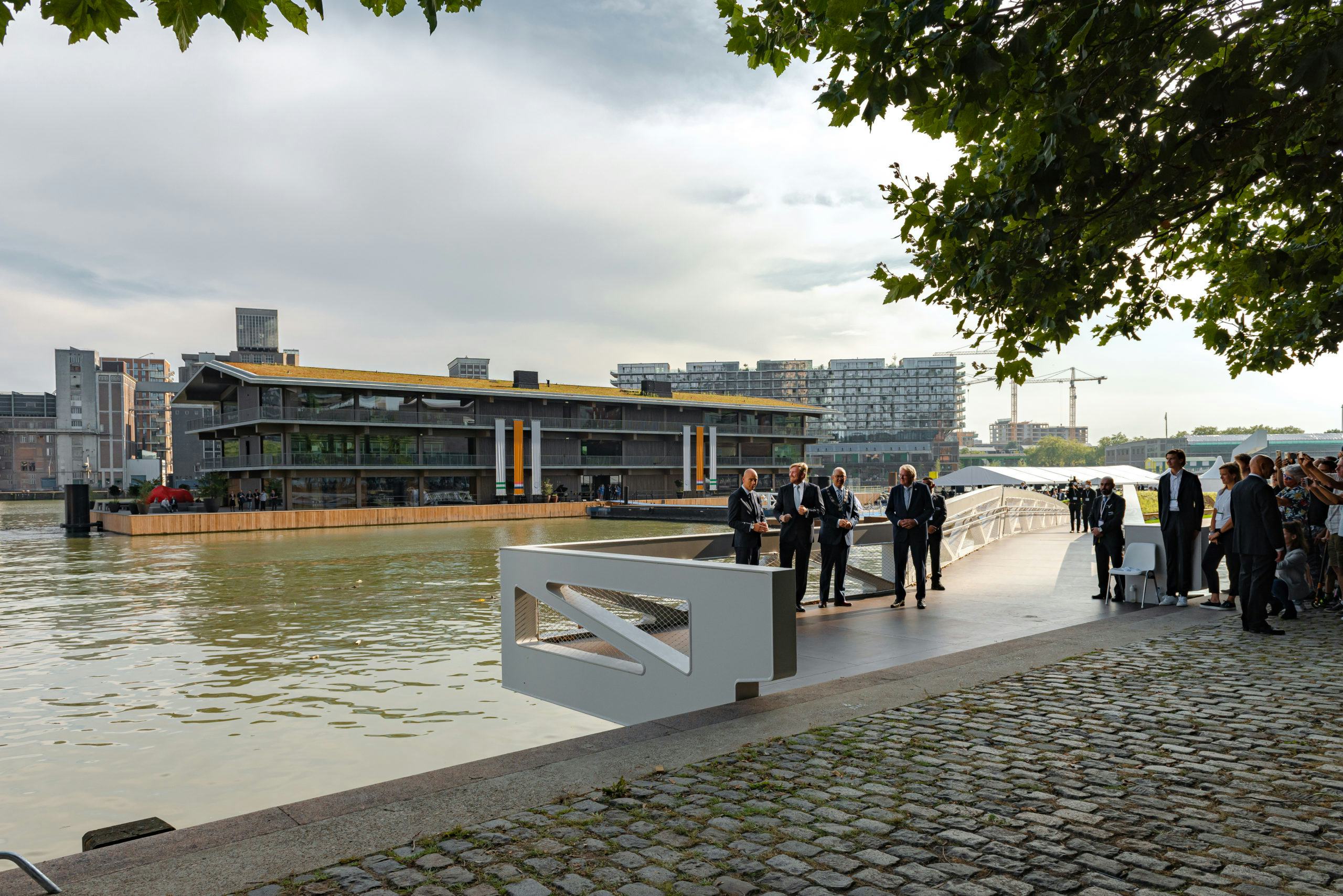 Floating Office Rotterdam koninklijk ingehuldigd