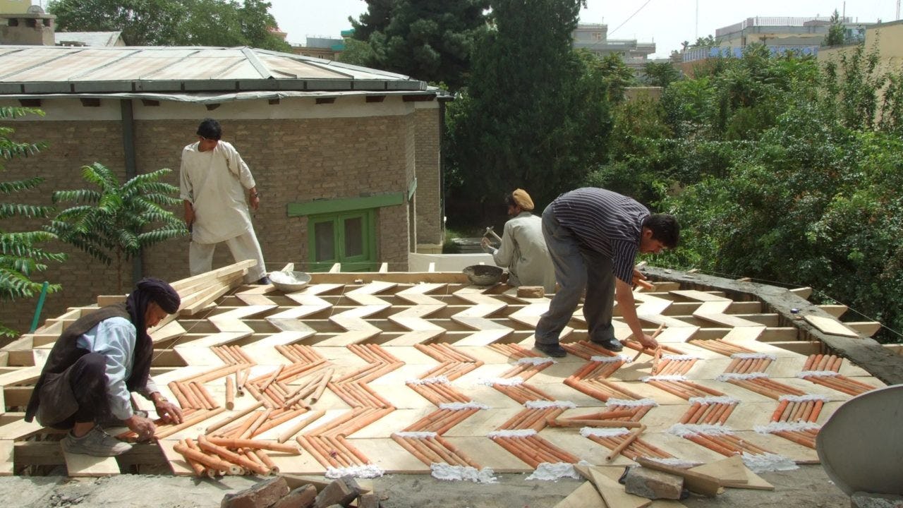 'Van bouwen in Afghanistan word je wel vindingrijk en creatief'