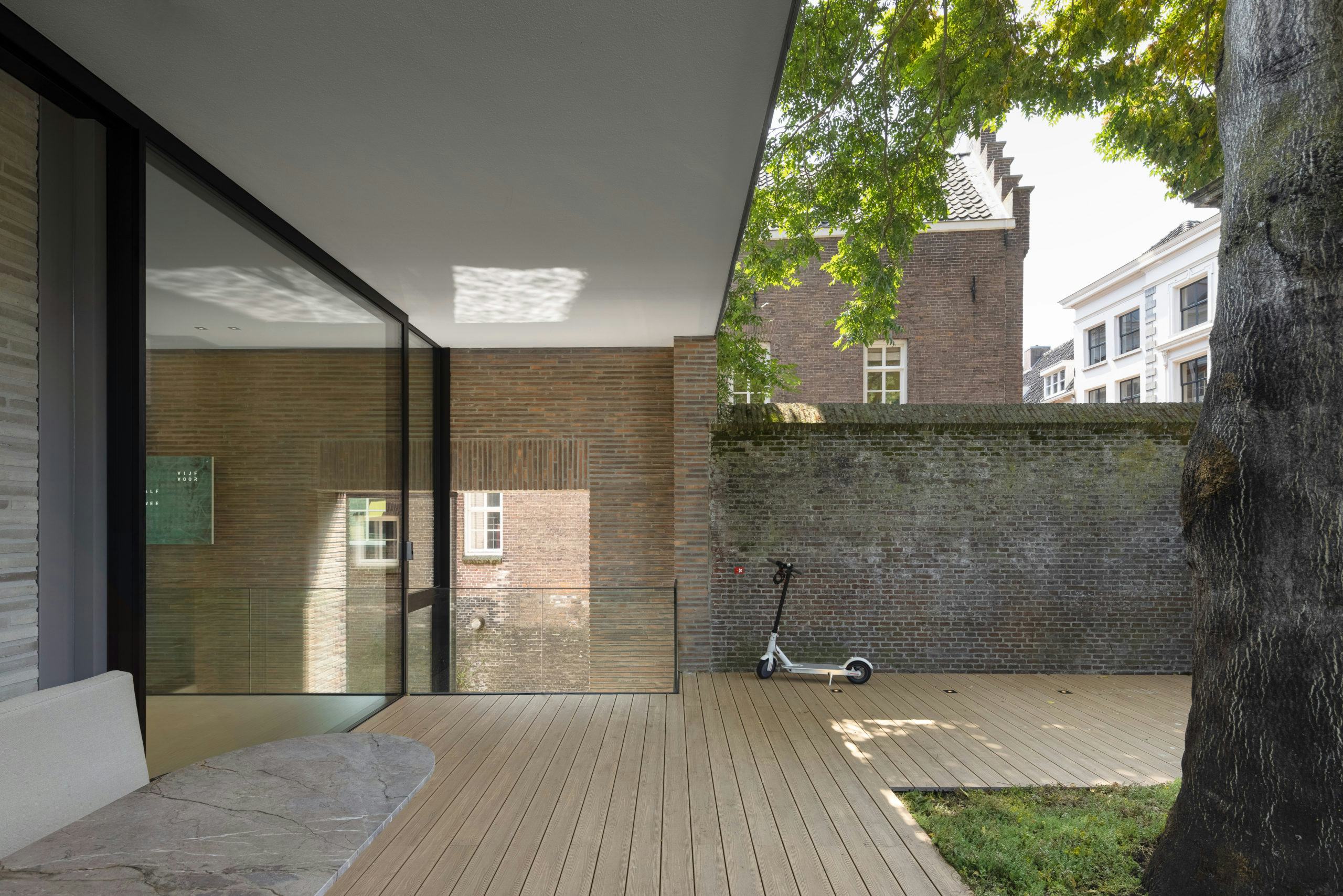 Villa Gasthuiskwartier in Den Bosch door Thomas Kemme Architecten. Beeld Stijn Poelstra