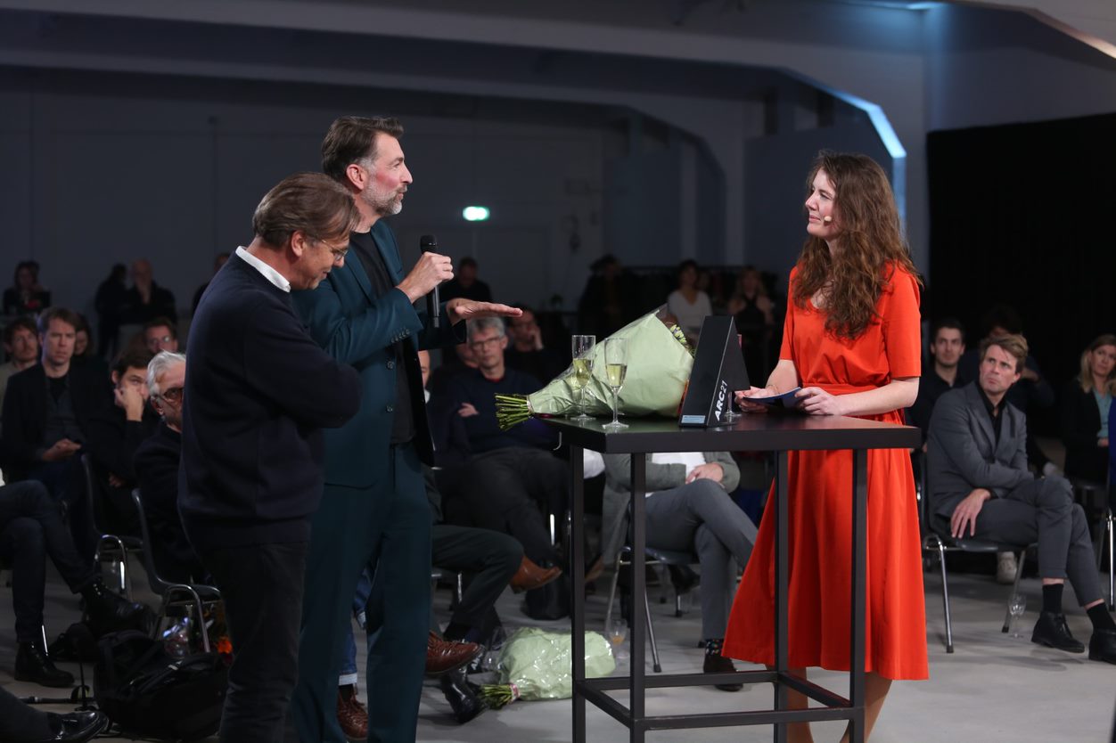 Toine van Goethem en Ivar Branderhorst in gesprek met vakredacteur Afke Laarakker. Beeld Cynthia van Dijke