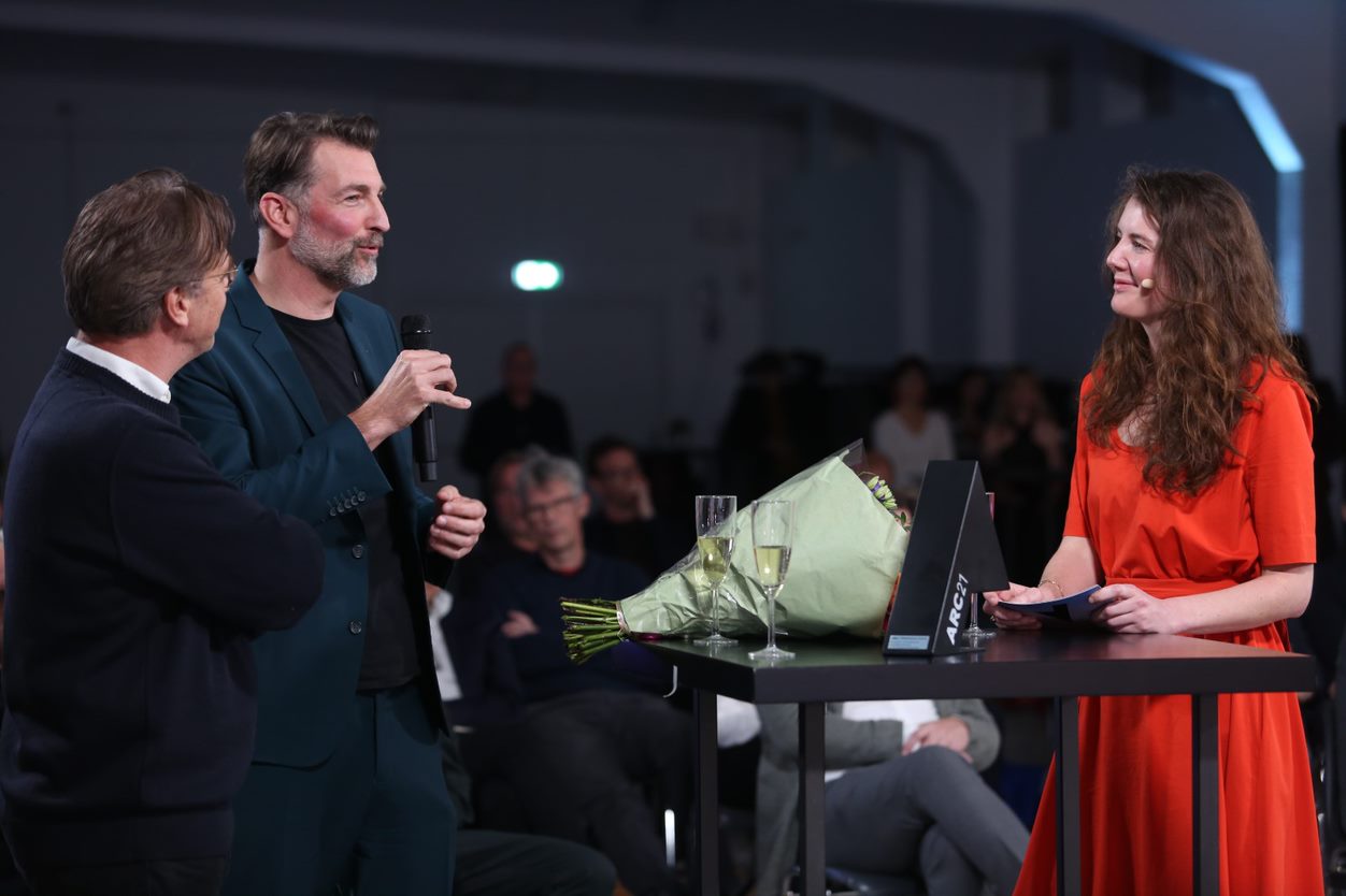 De winnaars van de ARC21 Stedenbouw Award: Schinkelkwartier door Ziegler | Branderhorst in gesprek met vakredacteur Afke Laarakker. Beeld Cynthia van Dijke