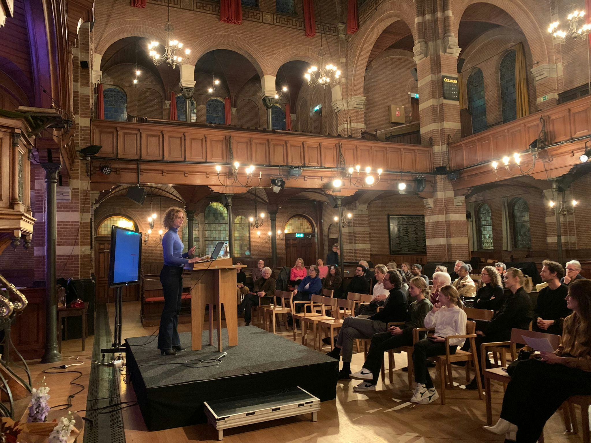 Details: serieus, vrolijk en banaal tegelijkertijd