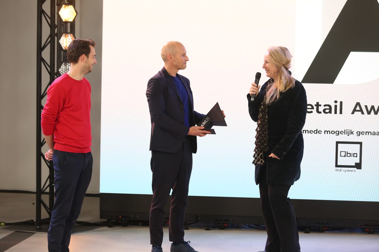 Marlies Rohmer, juryvoorzitter ARC21 Detail Award in gesprek met Ronald Janssen.  Beeld Cynthia van Dijke