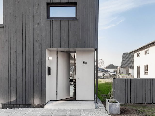 Entree. Het Zwarte Huis, Wolfhagen (D) door Nina en Michael Bohl (ook beeld)