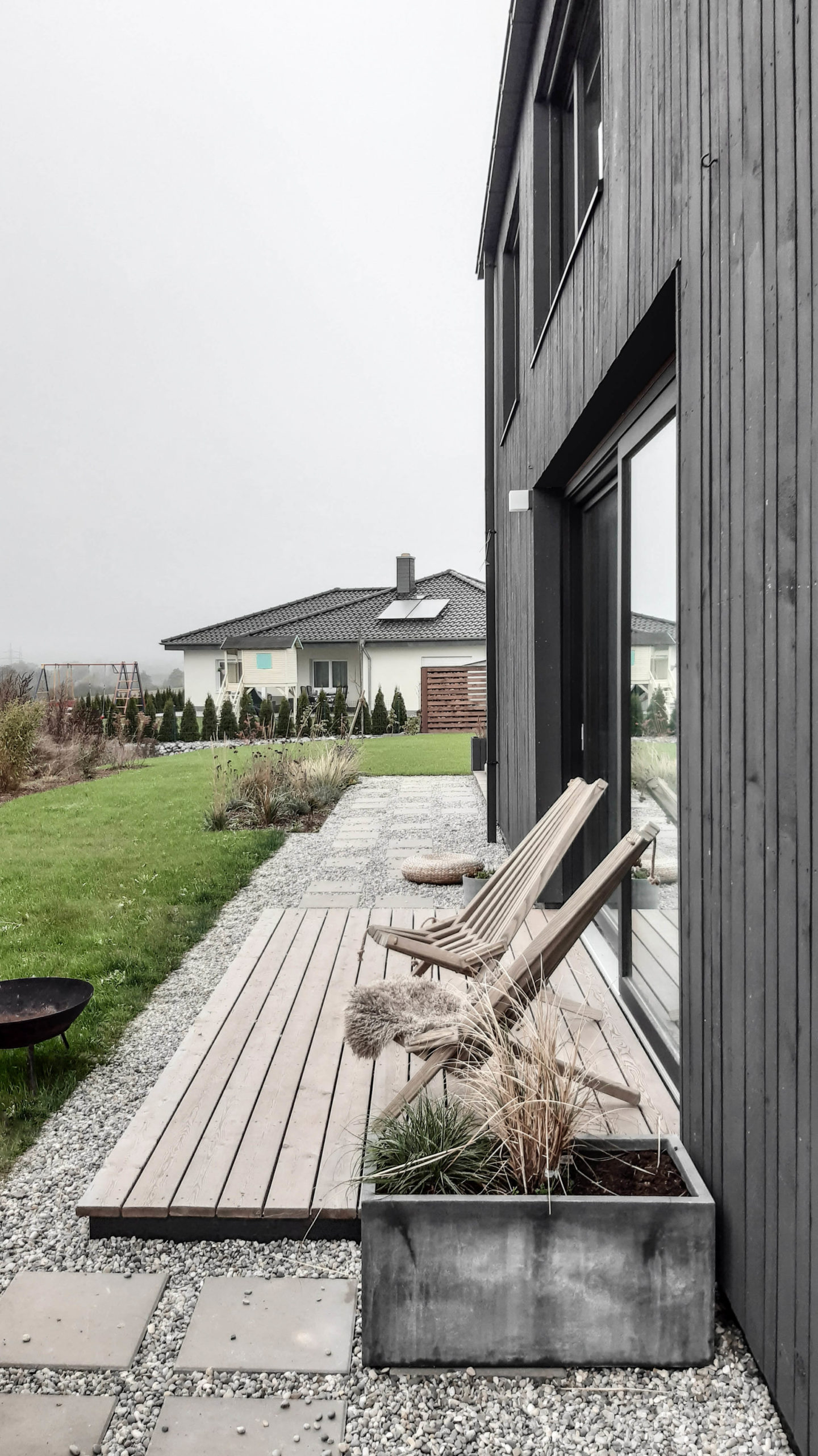 Houten dek. Het Zwarte Huis, Wolfhagen (D) door Nina en Michael Bohl (ook beeld)