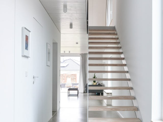 Gang met stlen trap.Het Zwarte Huis, Wolfhagen (D) door Nina en Michael Bohl (ook beeld)