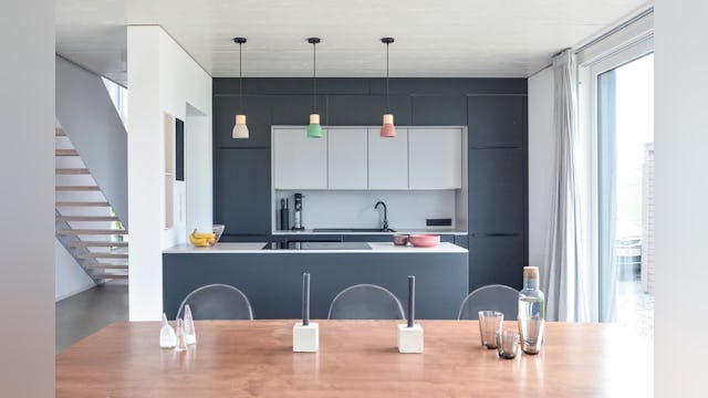 Keuken. Het Zwarte Huis, Wolfhagen (D) door Nina en Michael Bohl (ook beeld)