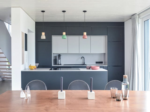 Keuken. Het Zwarte Huis, Wolfhagen (D) door Nina en Michael Bohl (ook beeld)