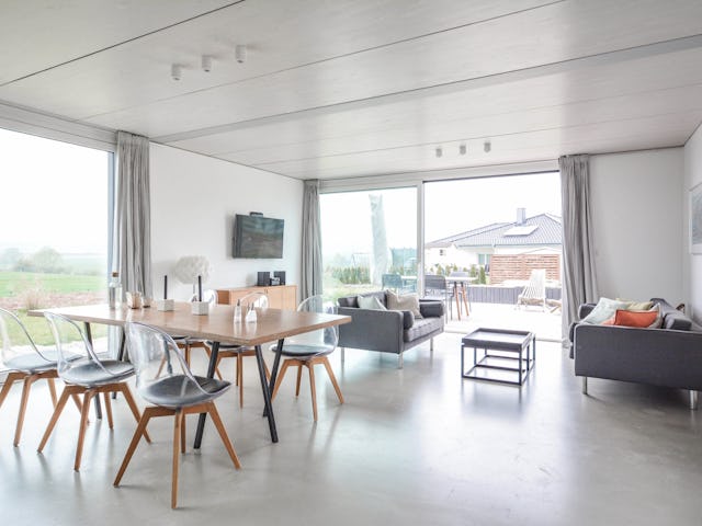 Keuken/woongedeelte. Het Zwarte Huis, Wolfhagen (D) door Nina en Michael Bohl (ook beeld)