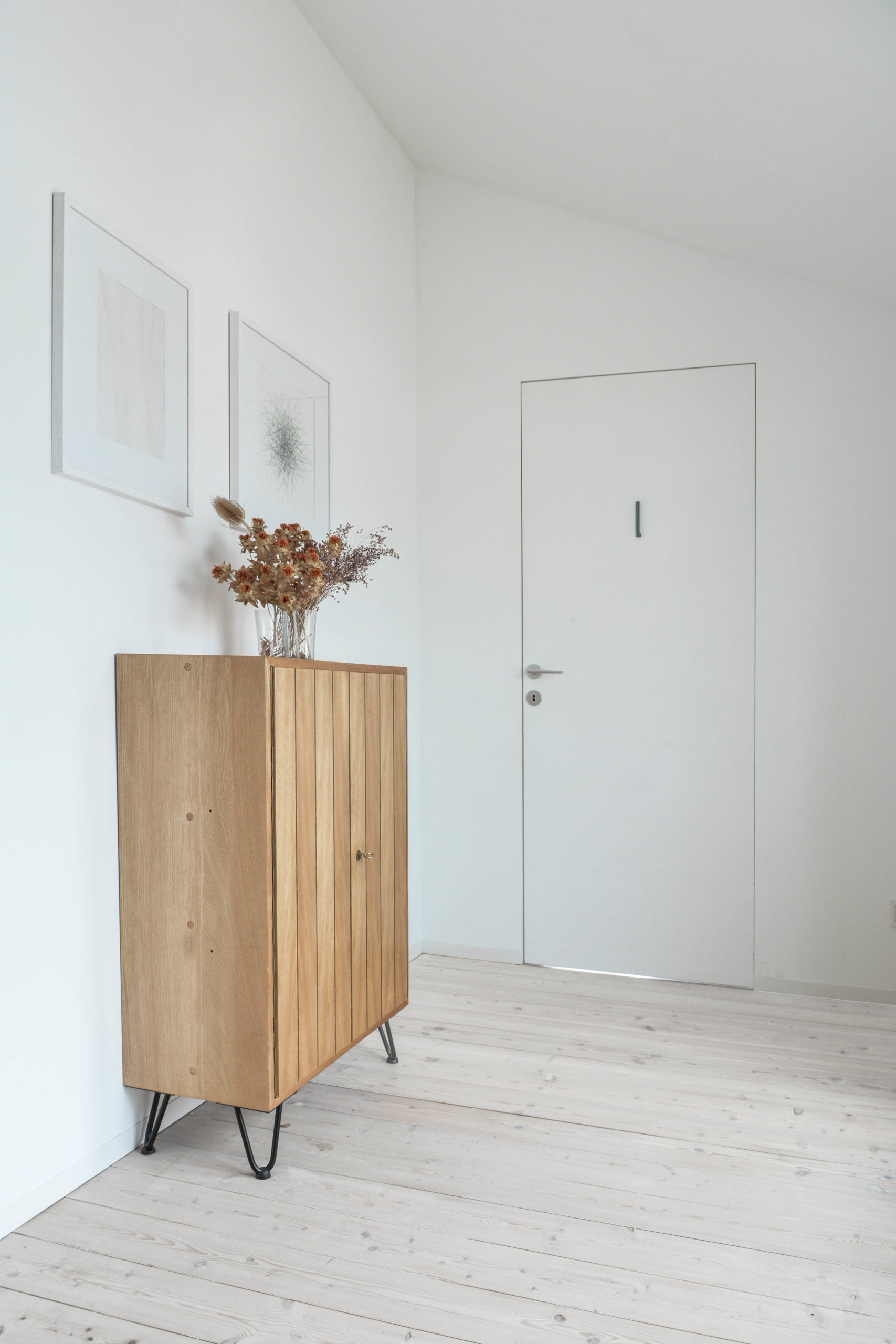 Hal bovenverdieping. Het Zwarte Huis, Wolfhagen (D) door Nina en Michael Bohl (ook beeld)