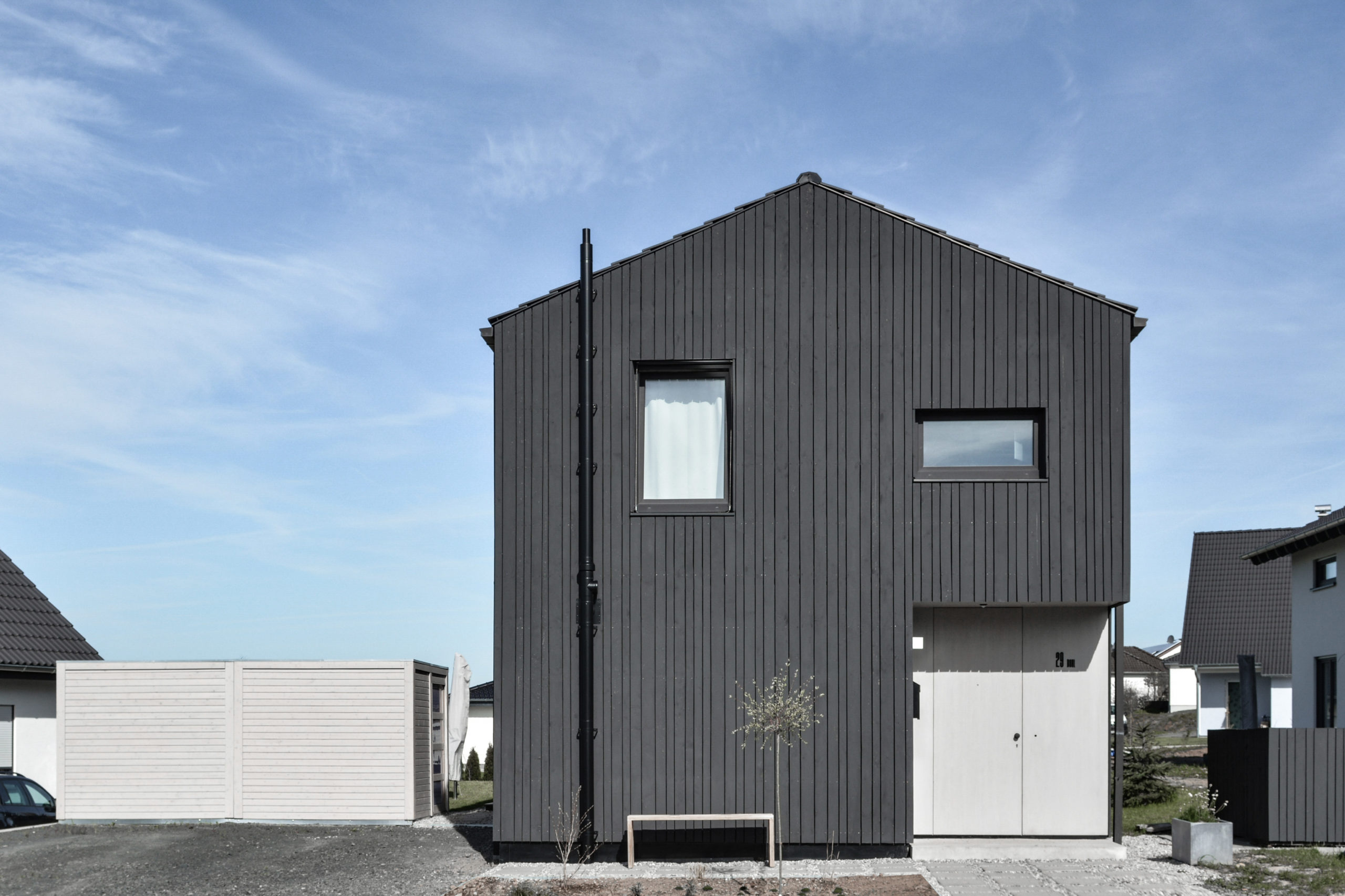 Het Zwarte Huis, Wolfhagen (D) door Nina en Michael Bohl (ook beeld)