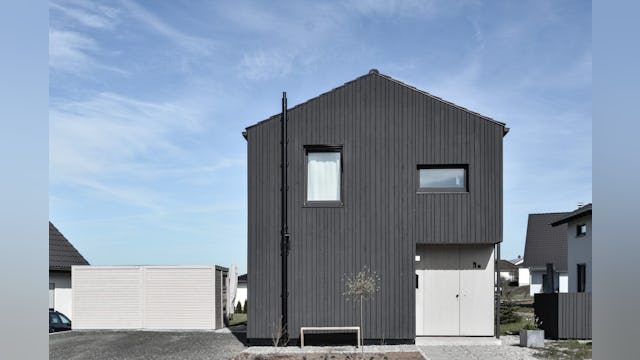 Het Zwarte Huis, Wolfhagen (D) door Nina en Michael Bohl (ook beeld)