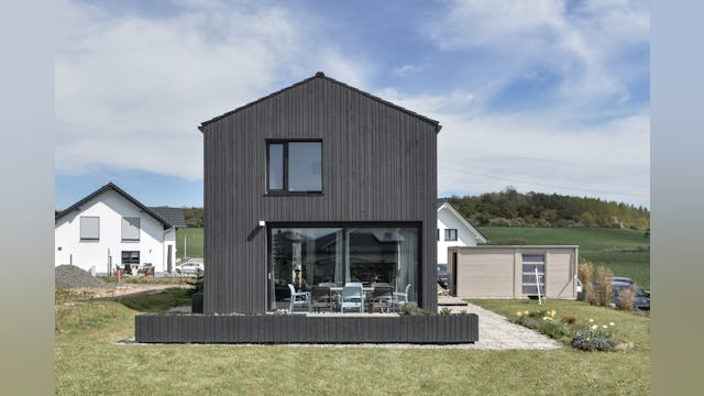 Het Zwarte Huis, Wolfhagen (D) door Nina en Michael Bohl (ook beeld)