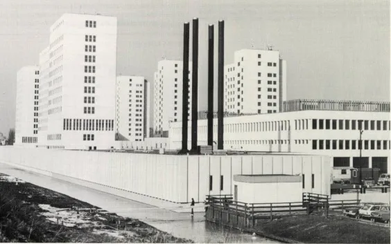 De Bijlmerbajes. Beeld uit de mei-editie van 1979