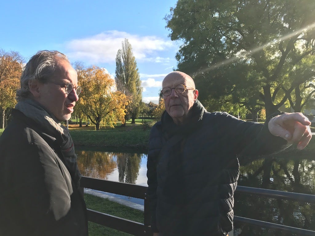 Schatbewaker Willem Hermans in gesprek met de stadsbouwmeester Ronald Knappers 
