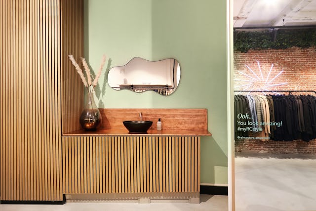 Interieur van Rain Couture. Beeld Ekaterina Kozhevnikova