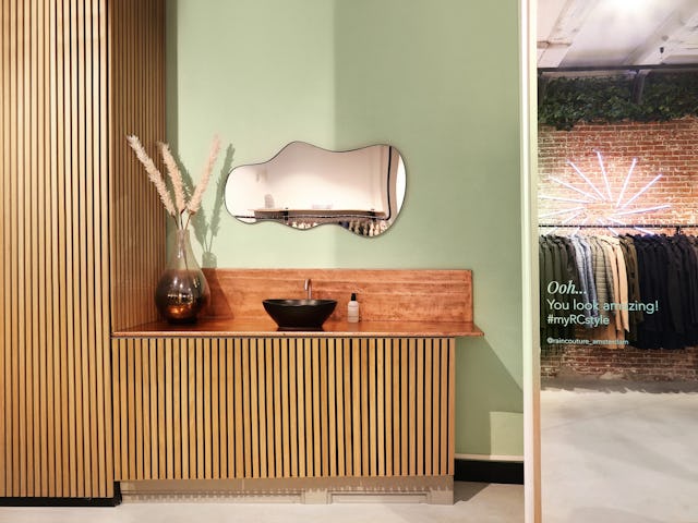 Interieur van Rain Couture. Beeld Ekaterina Kozhevnikova