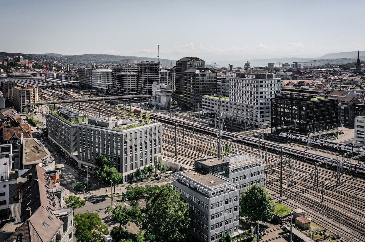 Het Zolhaus aan de spoorlijn in het centrum van Zürich