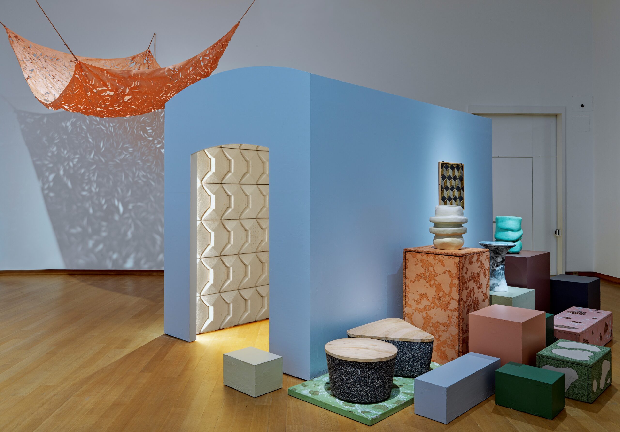 Zaalopname It's Our F***ing Backyard. Designing Material Futures. Stedelijk Museum Amsterdam. Beeld Gert Jan van Rooij