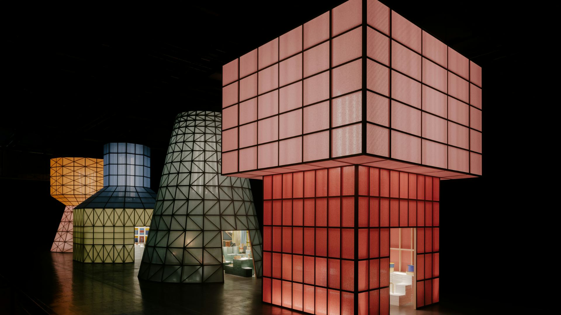 Hermès pakt uit in Milaan met papieren paviljoens