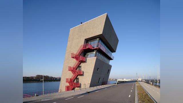 Zeesluis IJmuiden. Beeld Ossip van Duivenbode