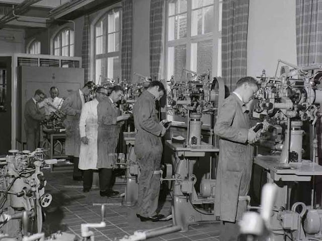 Interieurvakschool. Gemeentearchief Waalwijk via Civic Architects