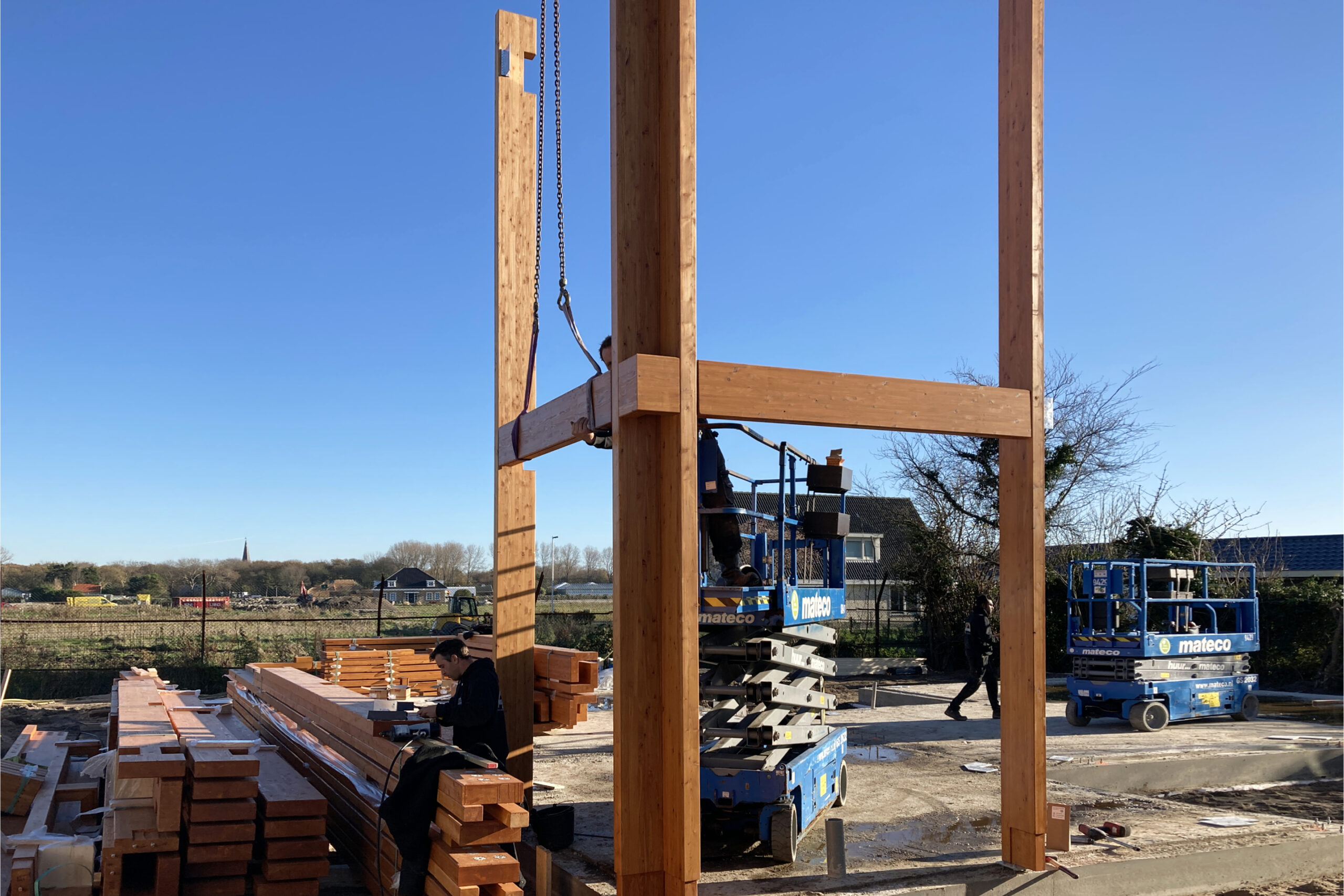 Bouw houten huis Monster. Beeld René de Wit