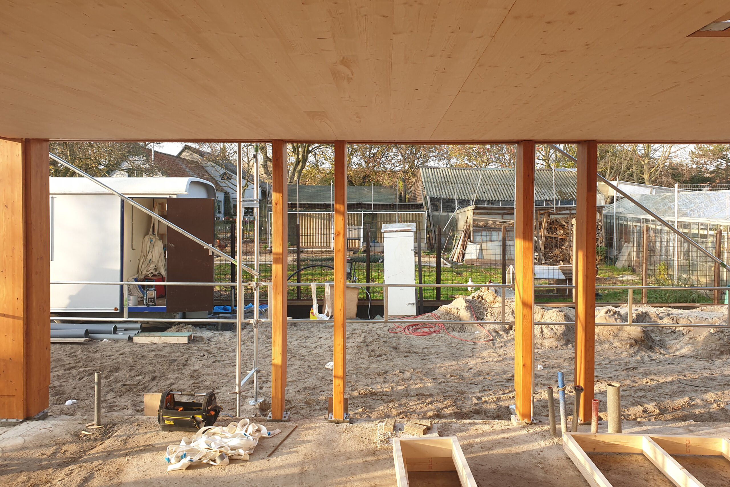 Bouw houten huis Monster. Beeld René de Wit