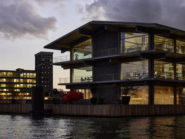 Floating Office Rotterdam. Beeld Mark Seelen