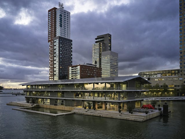 Floating Office Rotterdam. Beeld Mark Seelen
