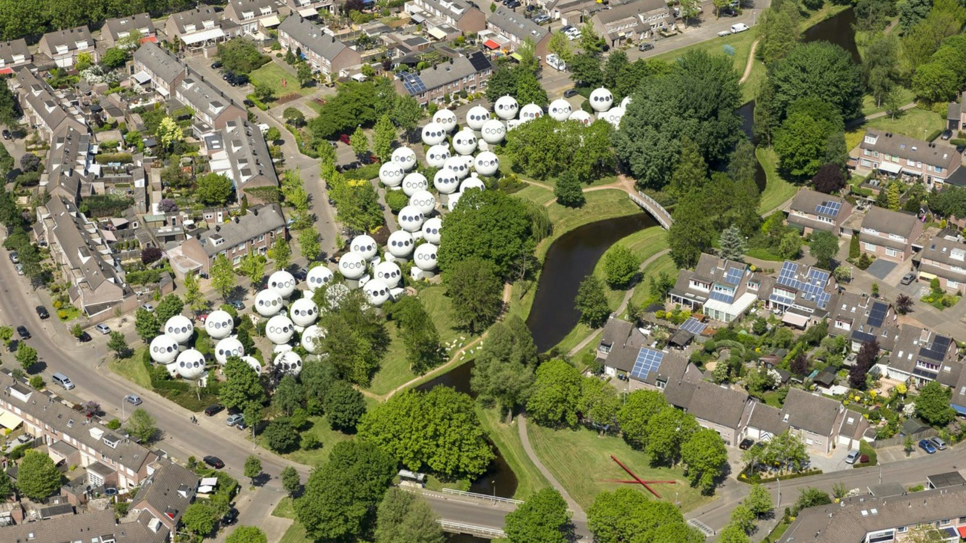 Luchtfoto van de wijk Maaspoort in 1990. Beeld Shutterstock