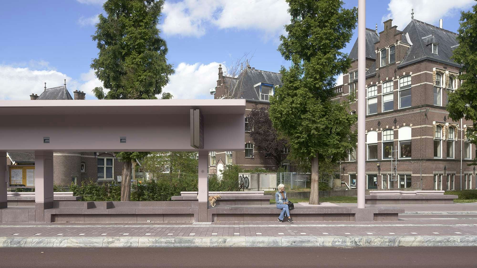 Het UMCG Noord busstation in Groningen door Koen van Velsen Architecten. Beeld René de Wit 
