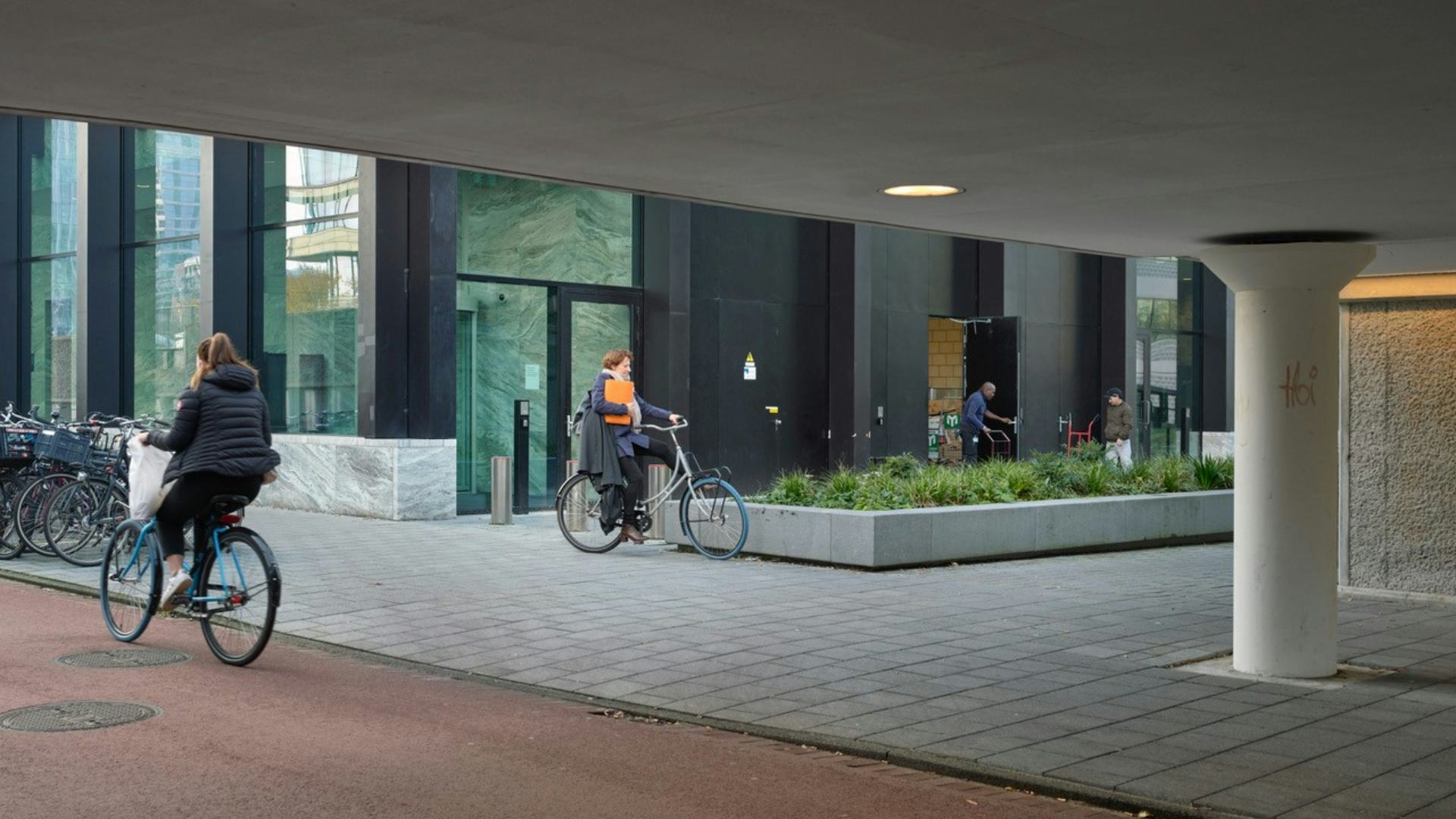 de Achterdeur van de rechtbank in Amsterdam. Beeld Christian van der Kooy