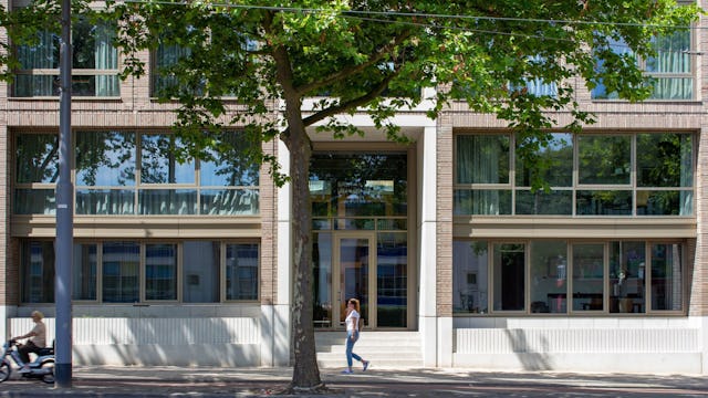 Beeld De Zwarte Hond, Ronald Tilleman en Saartje Nibbering