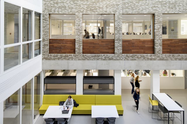 Keizer Karel College door LIAG architecten en bouwadviseurs. Beeld: Mike Bink