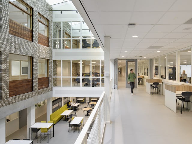 Keizer Karel College door LIAG architecten en bouwadviseurs. Beeld: Mike Bink
