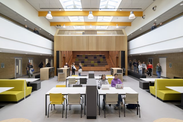 Keizer Karel College door LIAG architecten en bouwadviseurs. Beeld: Mike Bink