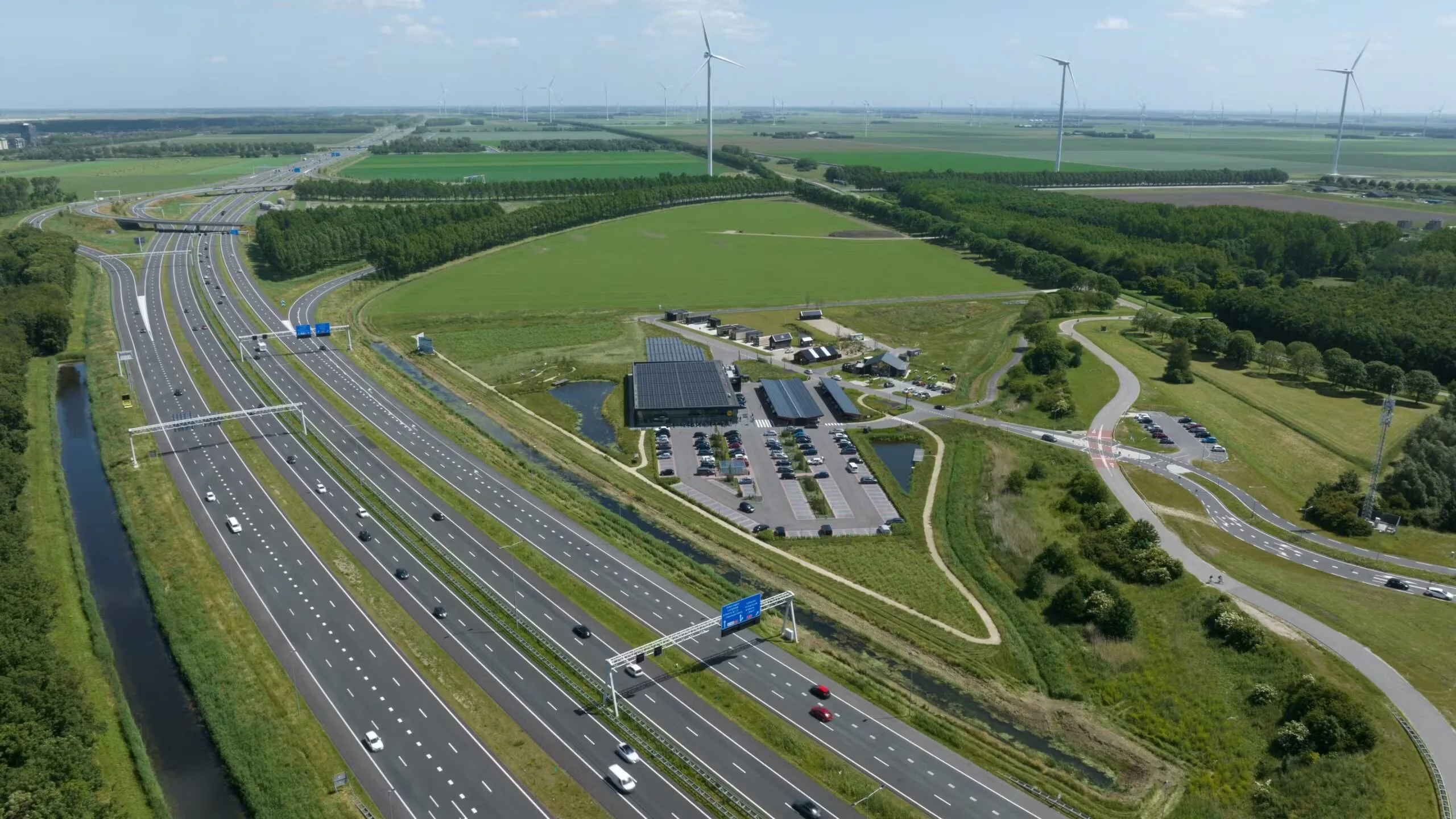 De voorziene bouwlocatie van Eemvallei Stad is al goed ontsloten door de A27 en de A6.